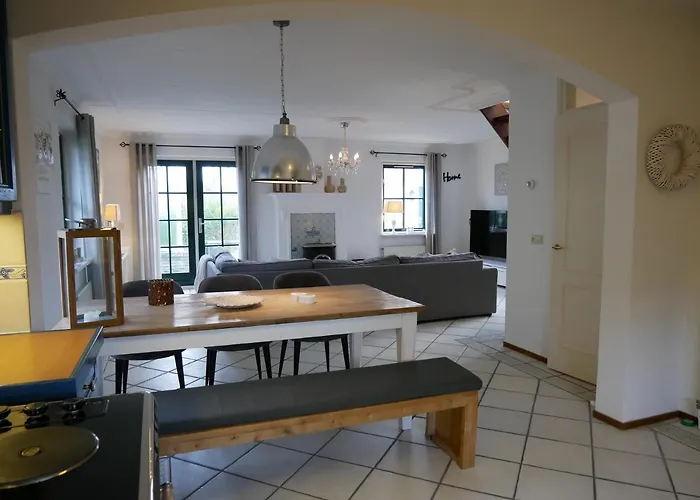 Buiten 108 بيت للعطل